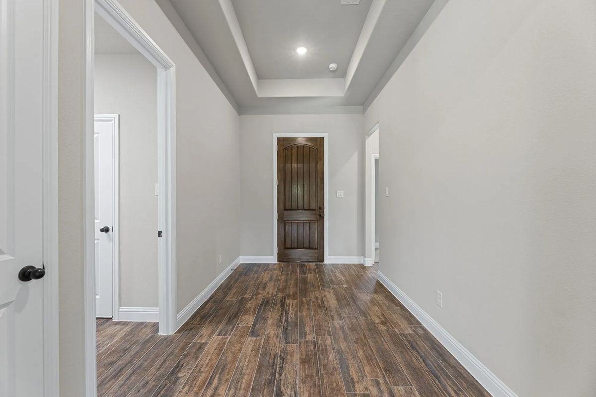 2106 Briarwood Dr - Photo 5 of 39