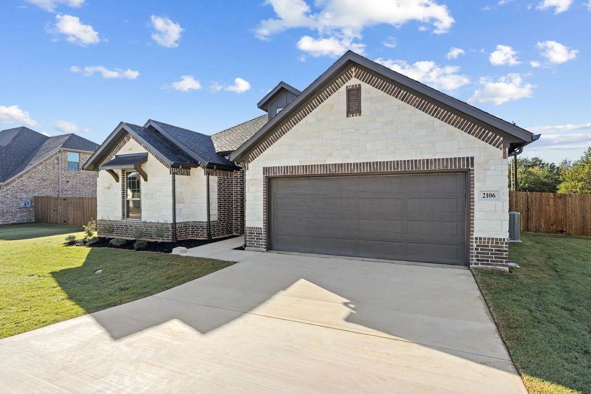 2106 Briarwood Dr - Photo 7 of 39