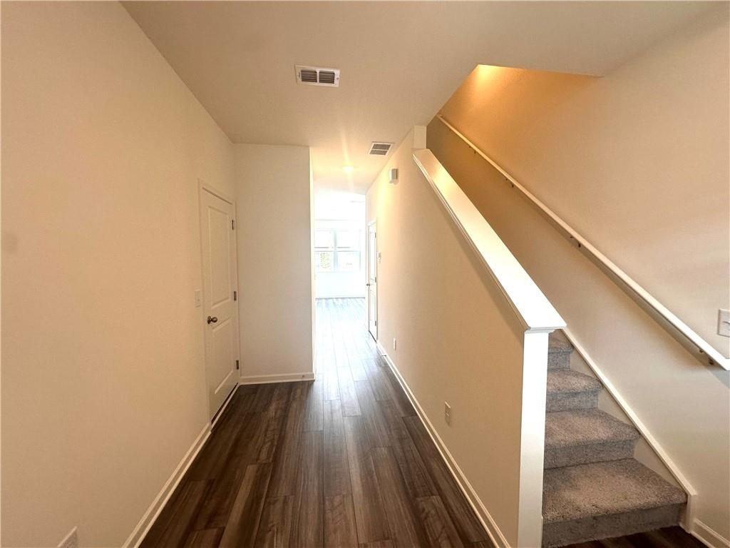 423 Towson St - Photo 5 of 33