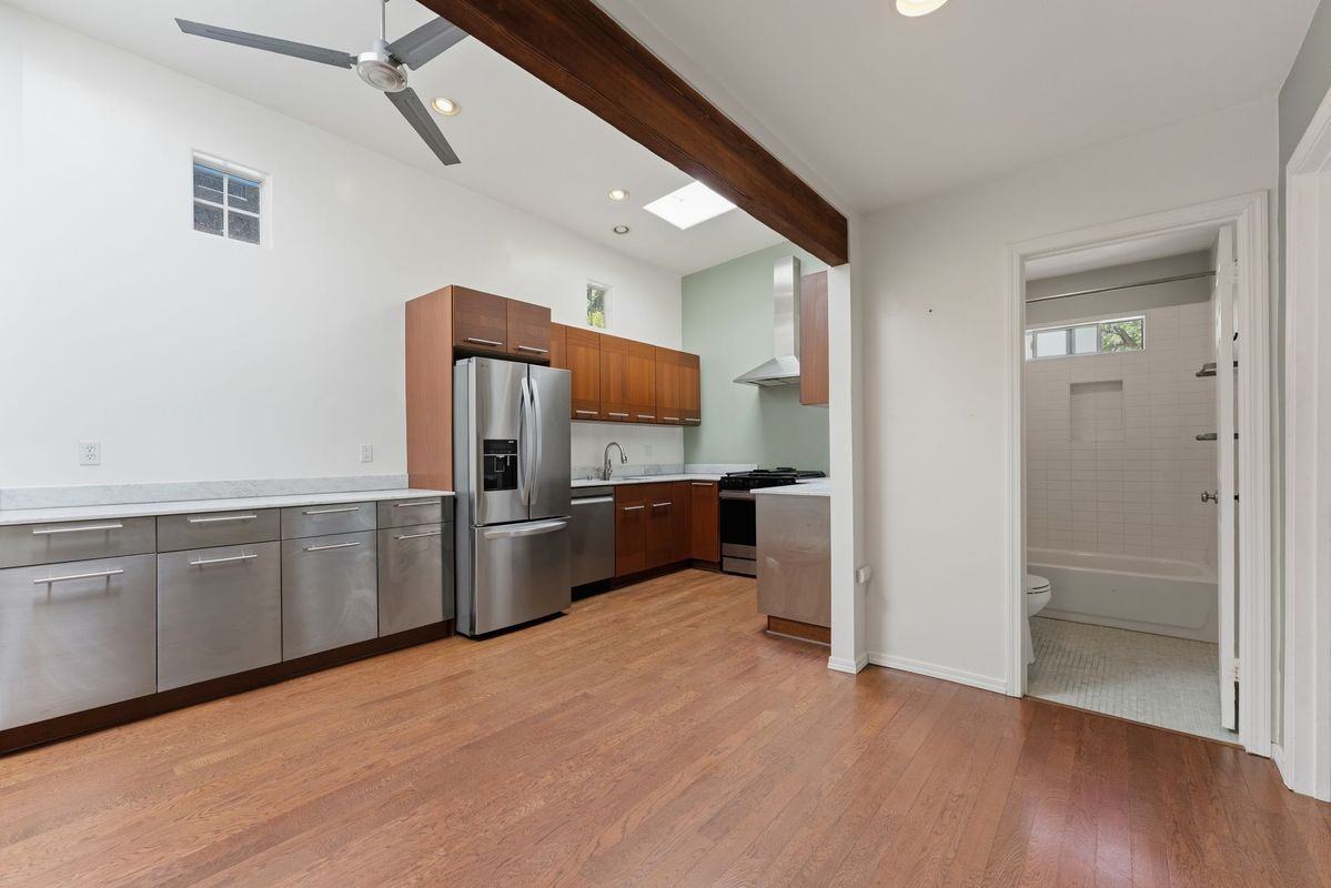 422 James St - Photo 4 of 4