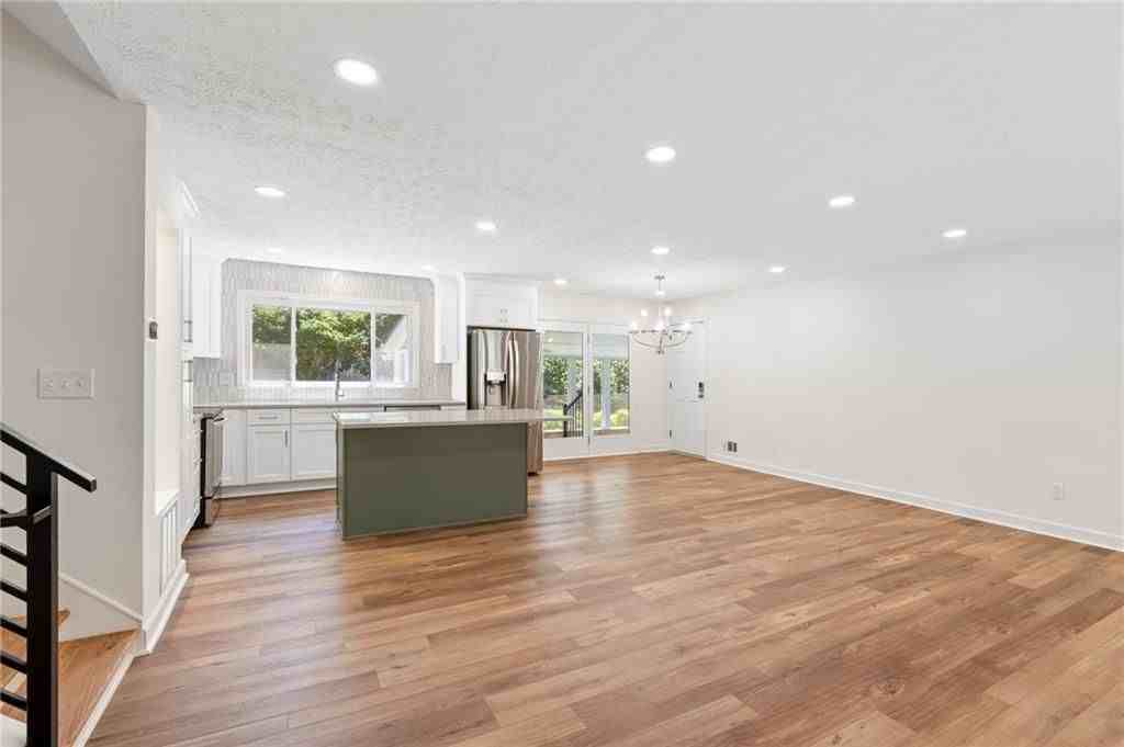 472 Barnesdale Dr - Photo 3 of 50