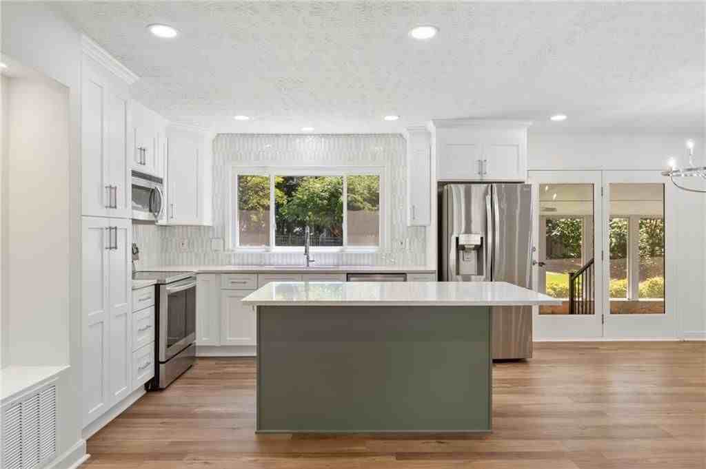 472 Barnesdale Dr - Photo 4 of 50