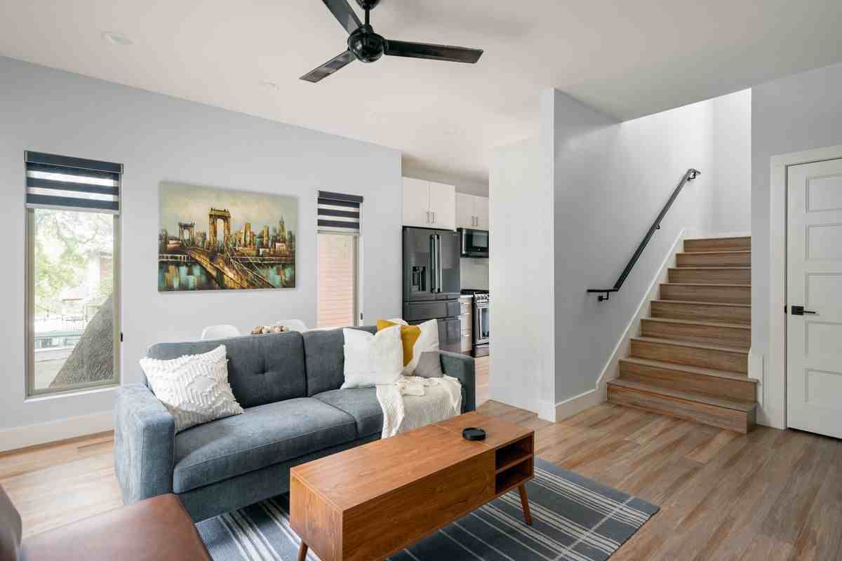 1193 E M Franklin Ave - Photo 3 of 15