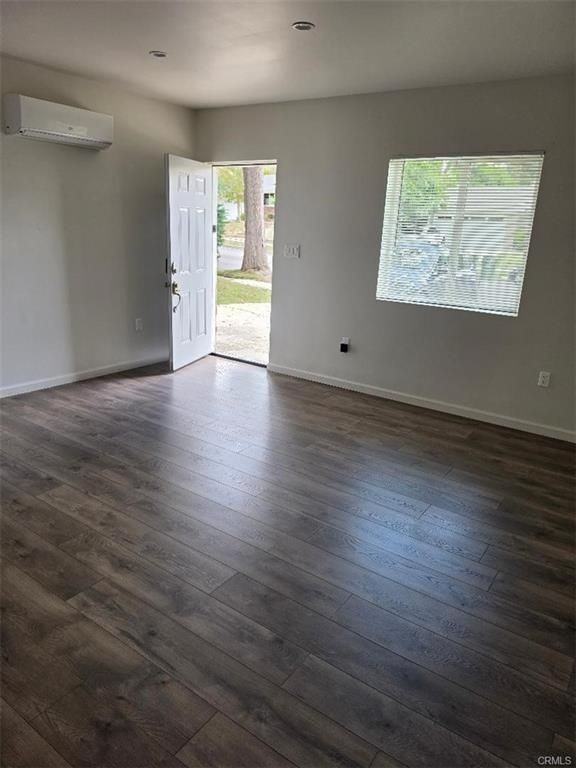 8371 Capistrano Ave - Photo 6 of 10
