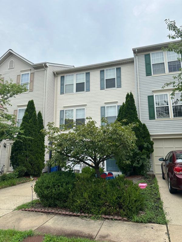 2527 Banshire Dr - Photo 2 of 3