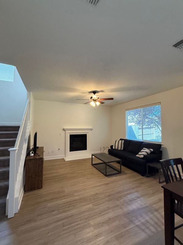 433 Tolman Way - Photo 2 of 31