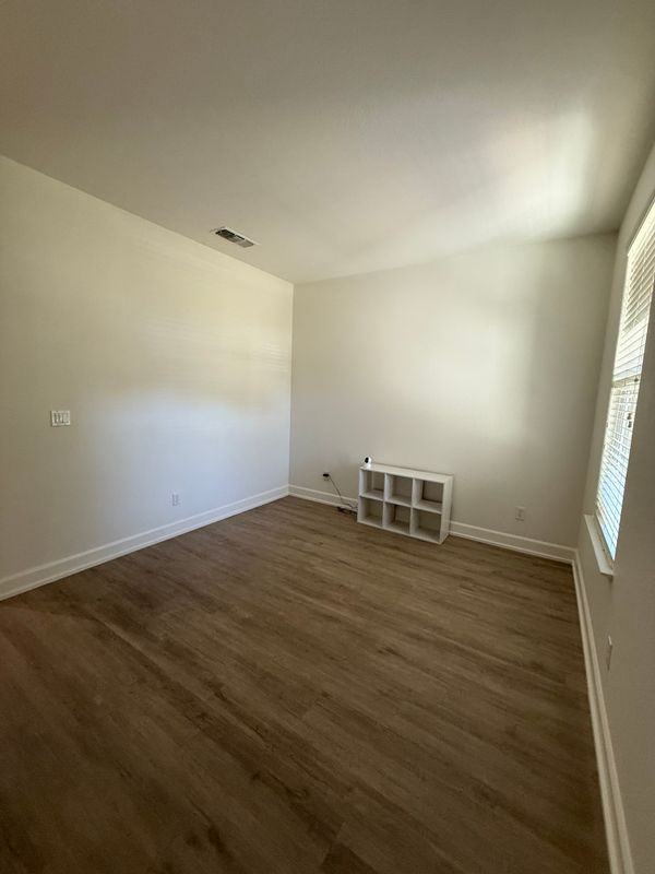 433 Tolman Way - Photo 3 of 31