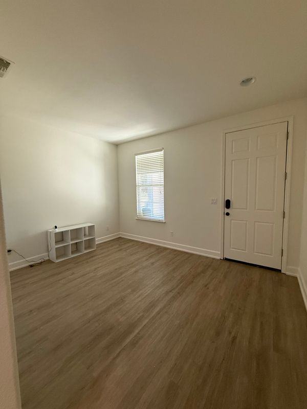 433 Tolman Way - Photo 5 of 31