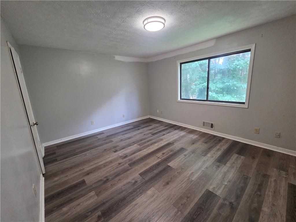 5034 Cherokee Ct - Photo 2 of 12