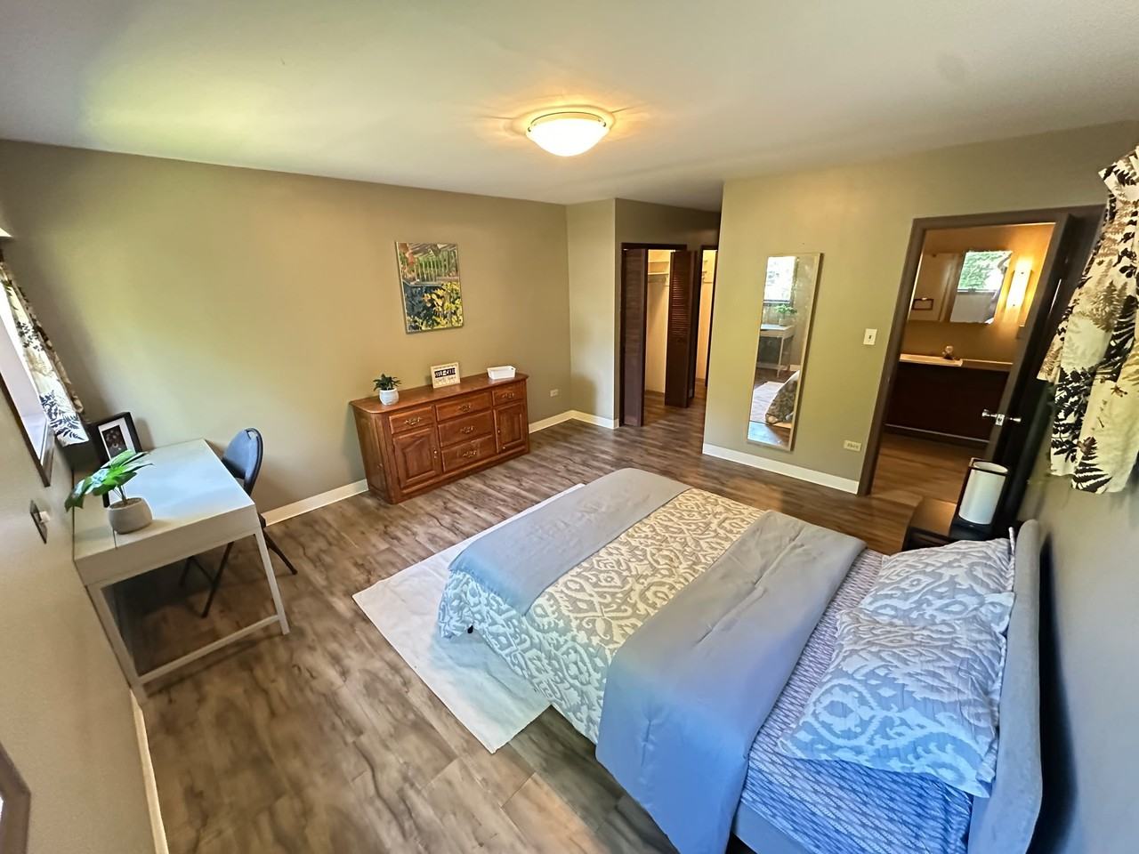 1671 West King Edward Avenue - Photo 2 of 4