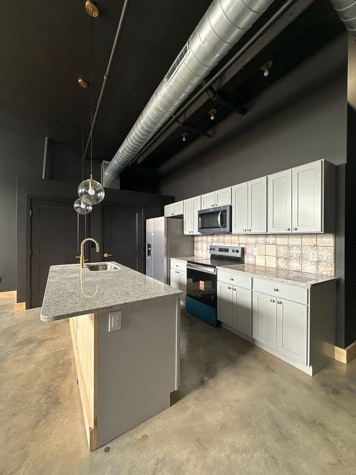 21 W Broadway #206 - Photo 2 of 7