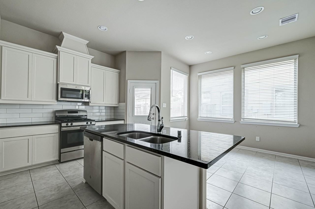 315 Biltmore Loop #NA - Photo 3 of 40
