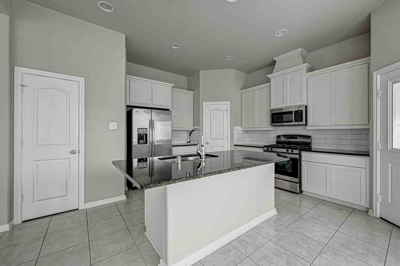 315 Biltmore Loop #NA - Photo 4 of 40