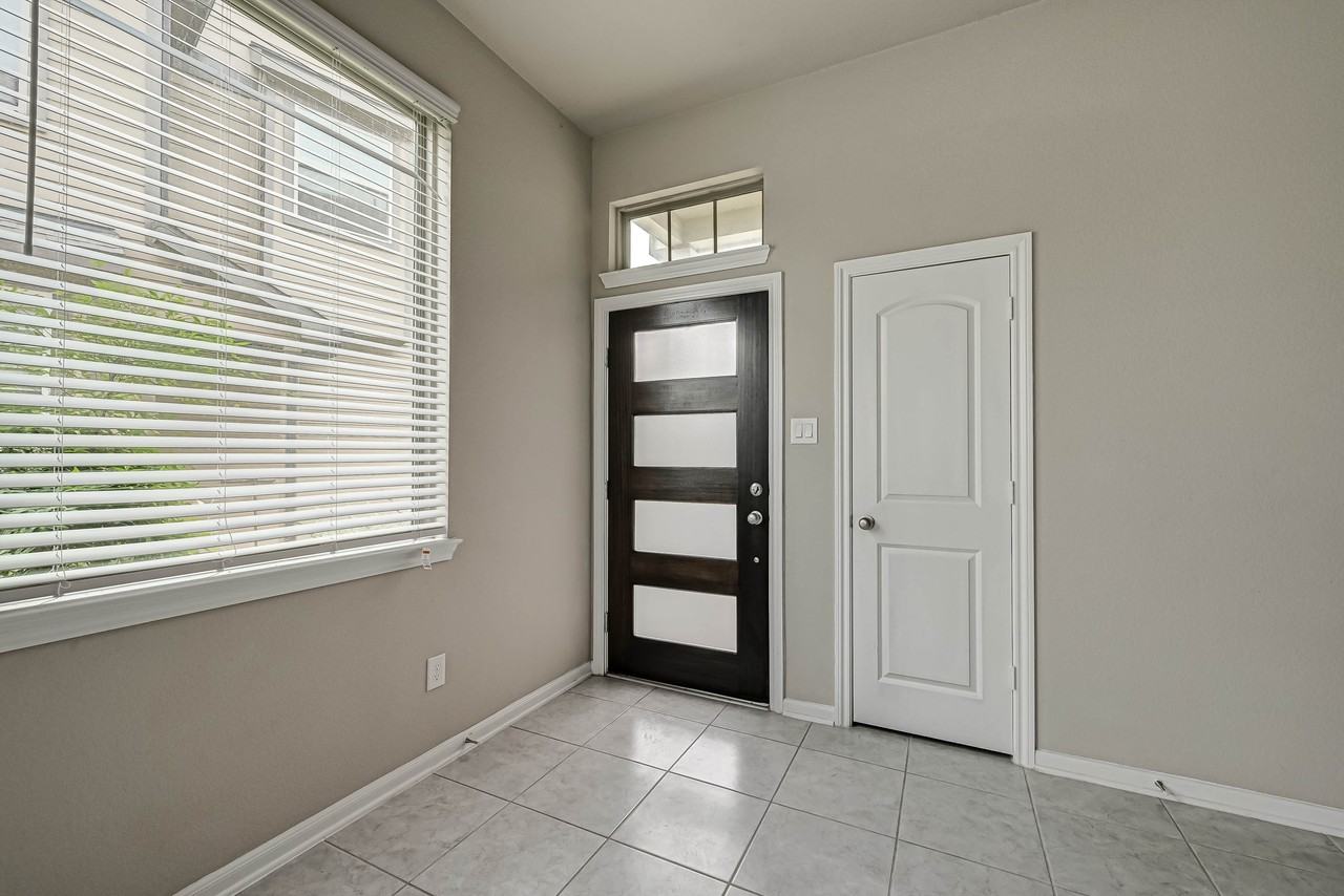 315 Biltmore Loop #NA - Photo 6 of 40