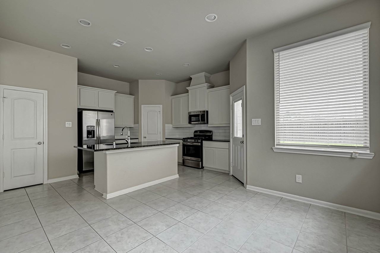 315 Biltmore Loop #NA - Photo 7 of 40