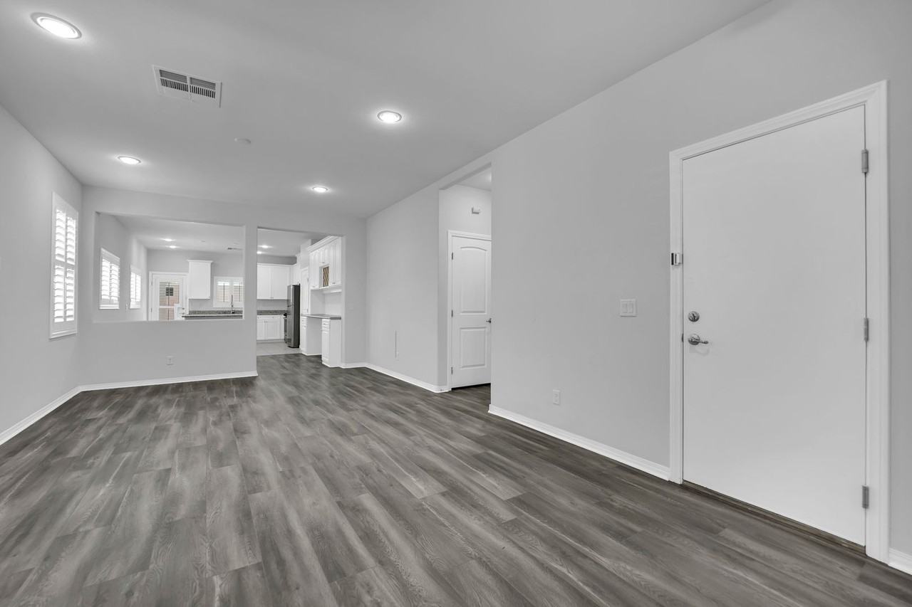 5879 Alcott Grove Ct - Photo 4 of 35