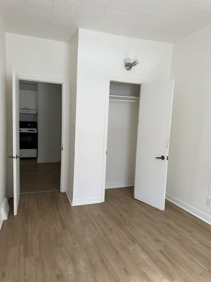 245 Rue Montmagny #2 - Photo 5 of 9