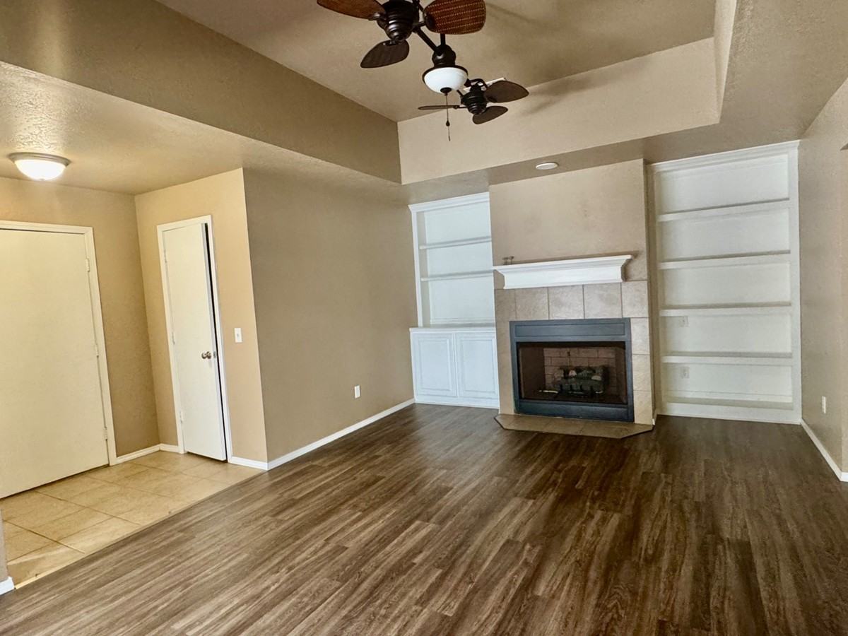 421 Sterling Pointe Way #1 - Photo 4 of 15