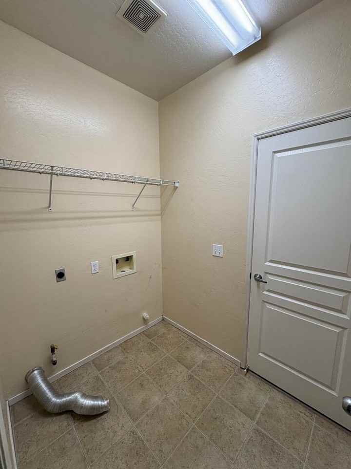 229 W Elkhorn Ave - Photo 5 of 36