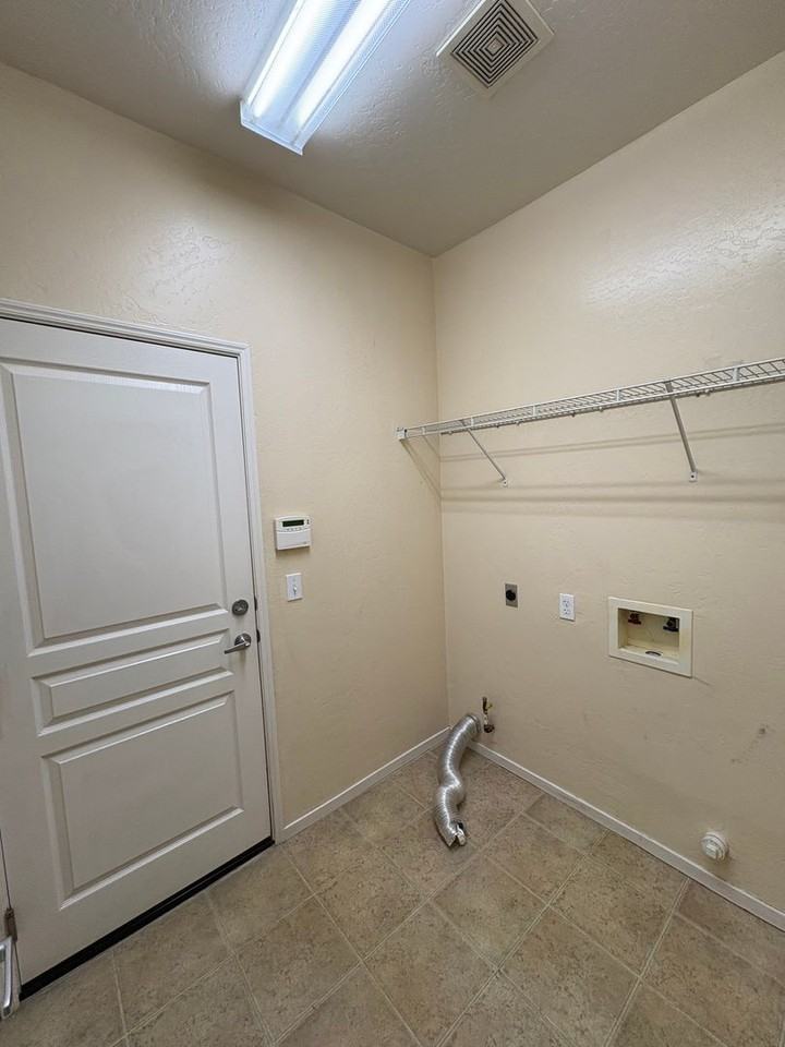 229 W Elkhorn Ave - Photo 6 of 36