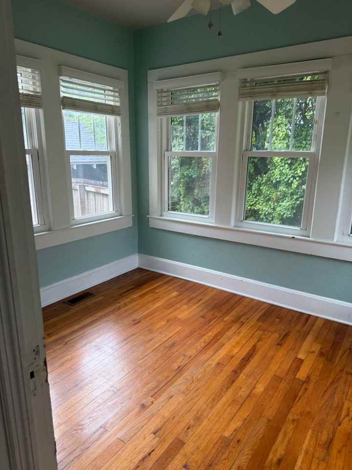 105 Glenview Dr - Photo 4 of 20