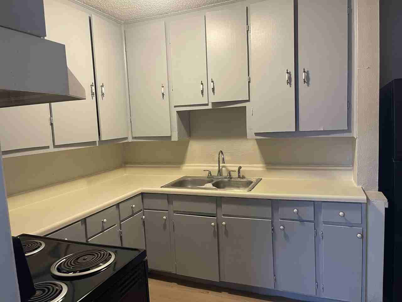 251 E 25th St #1 - Photo 4 of 11