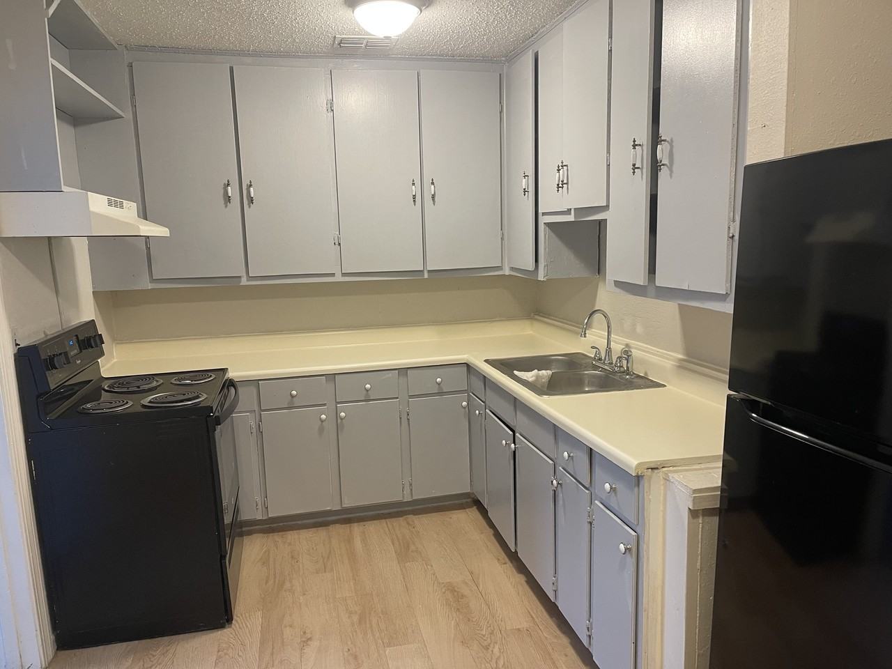251 E 25th St #1 - Photo 6 of 11