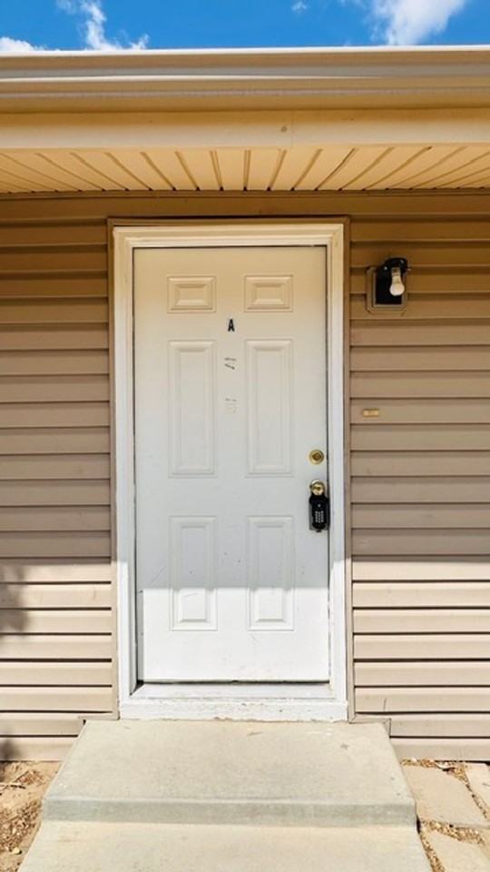 128 Skyline Dr Apt A - Photo 2 of 11