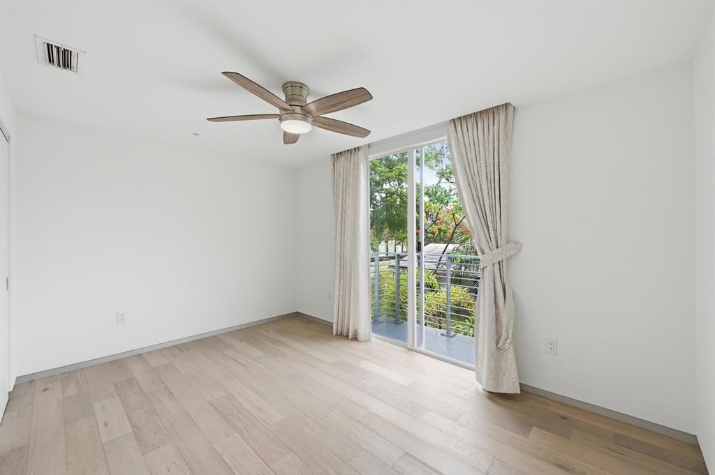 714 Ne 16th Ave #102 - Photo 4 of 16