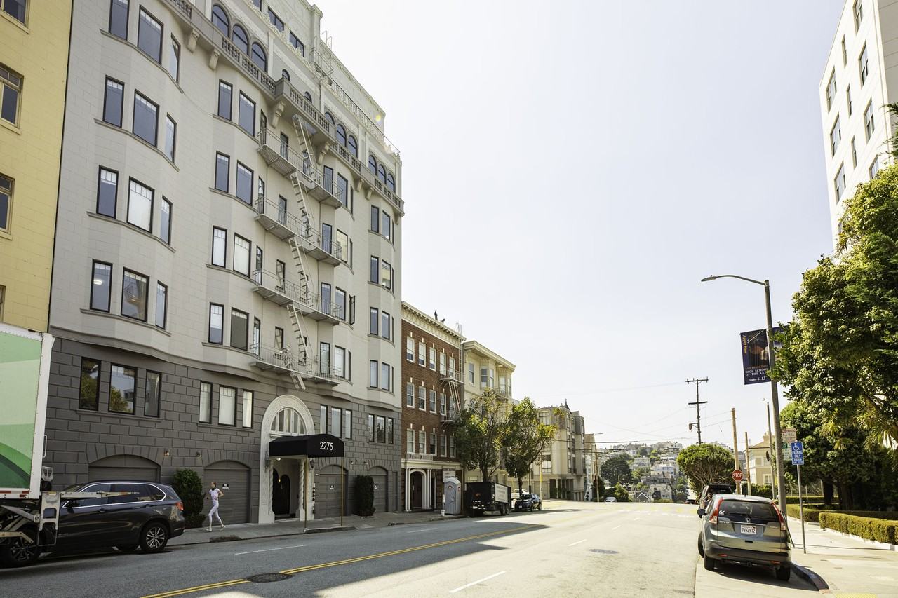2275 Broadway - Photo 4 of 34
