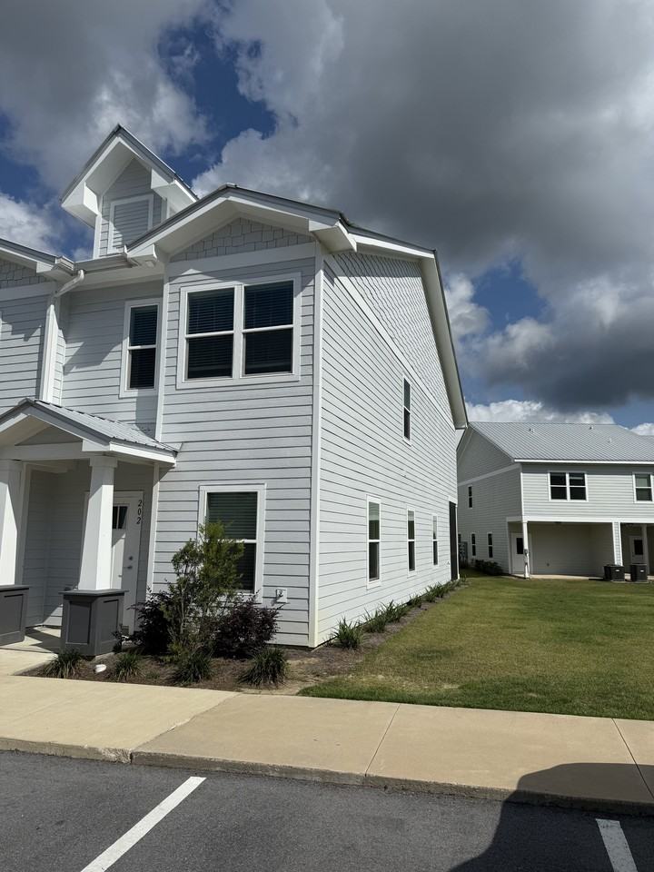 202 Date Palm Ln #1 - Photo 2 of 26