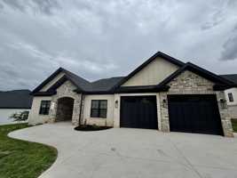 featured image of 204 Crest Ridge Ct #1