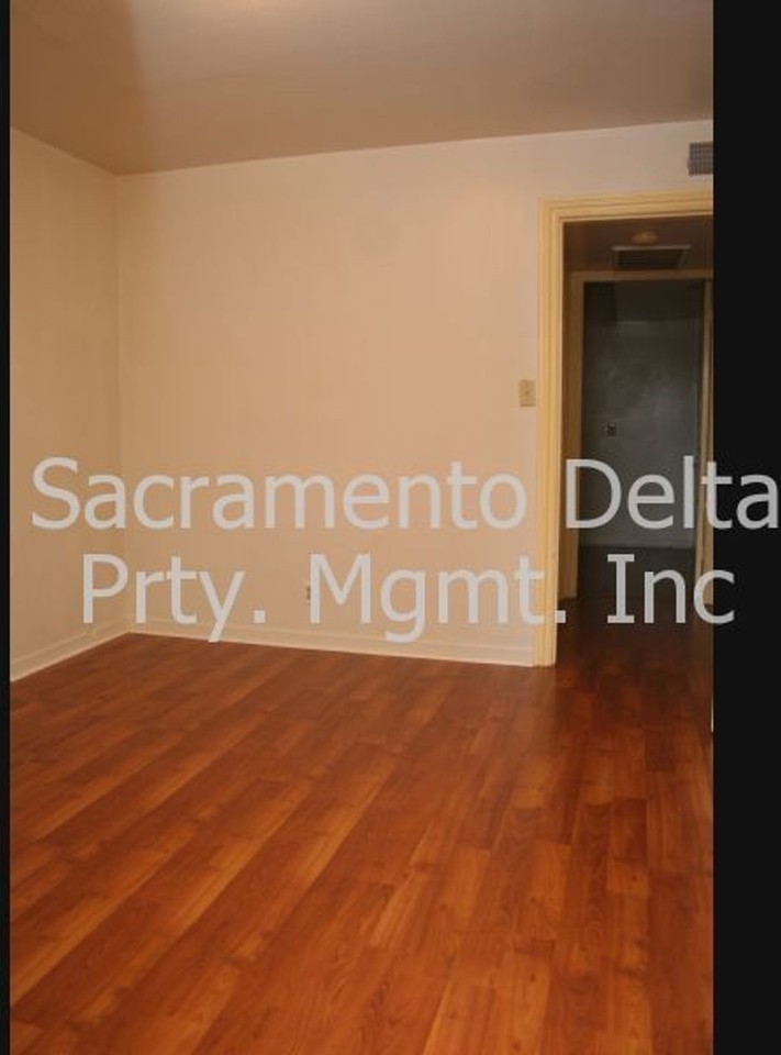 1712 F St #4 Downstairs 1bed/1bath - Photo 2 of 9