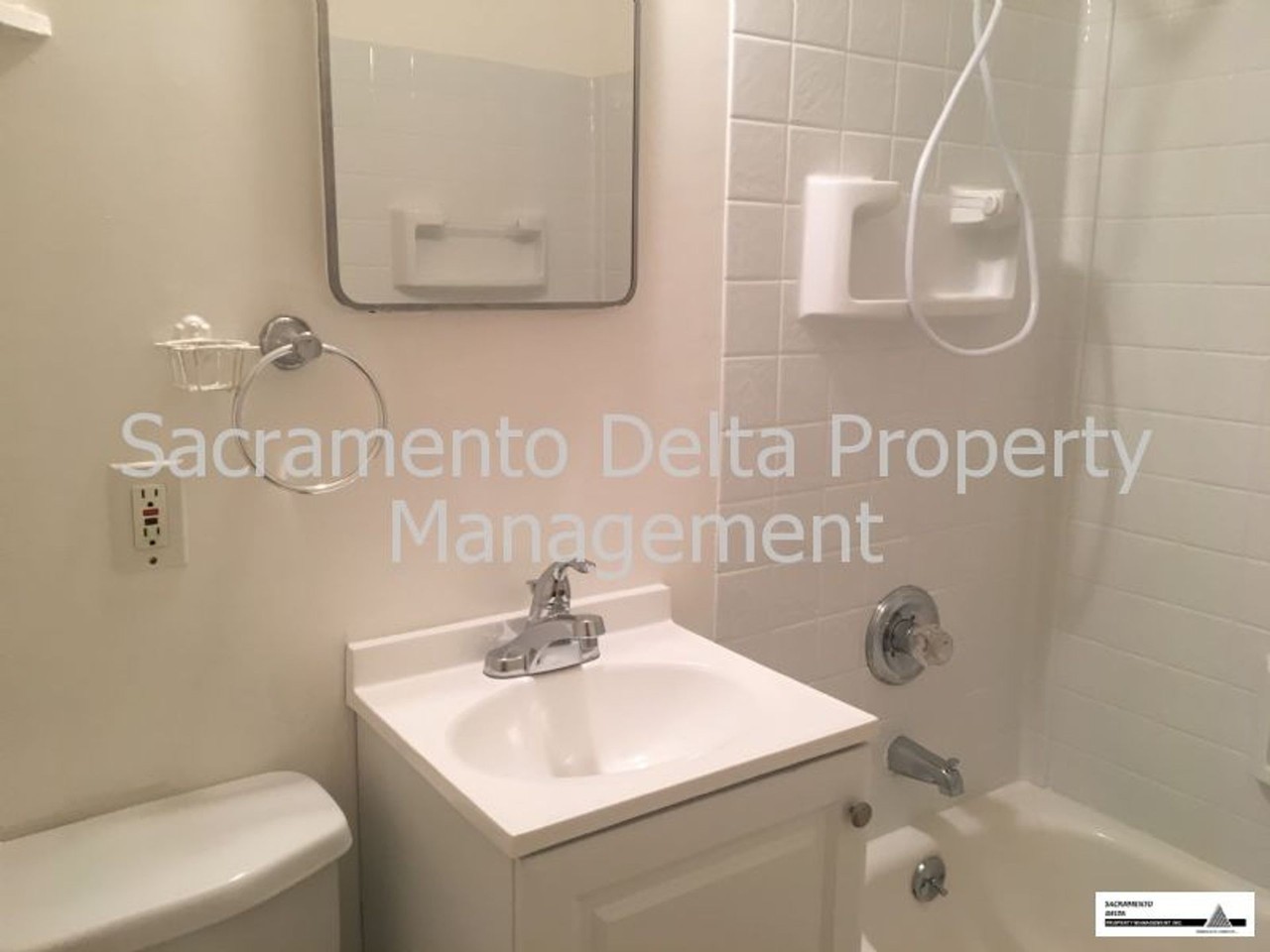 1712 F St #4 Downstairs 1bed/1bath - Photo 3 of 9