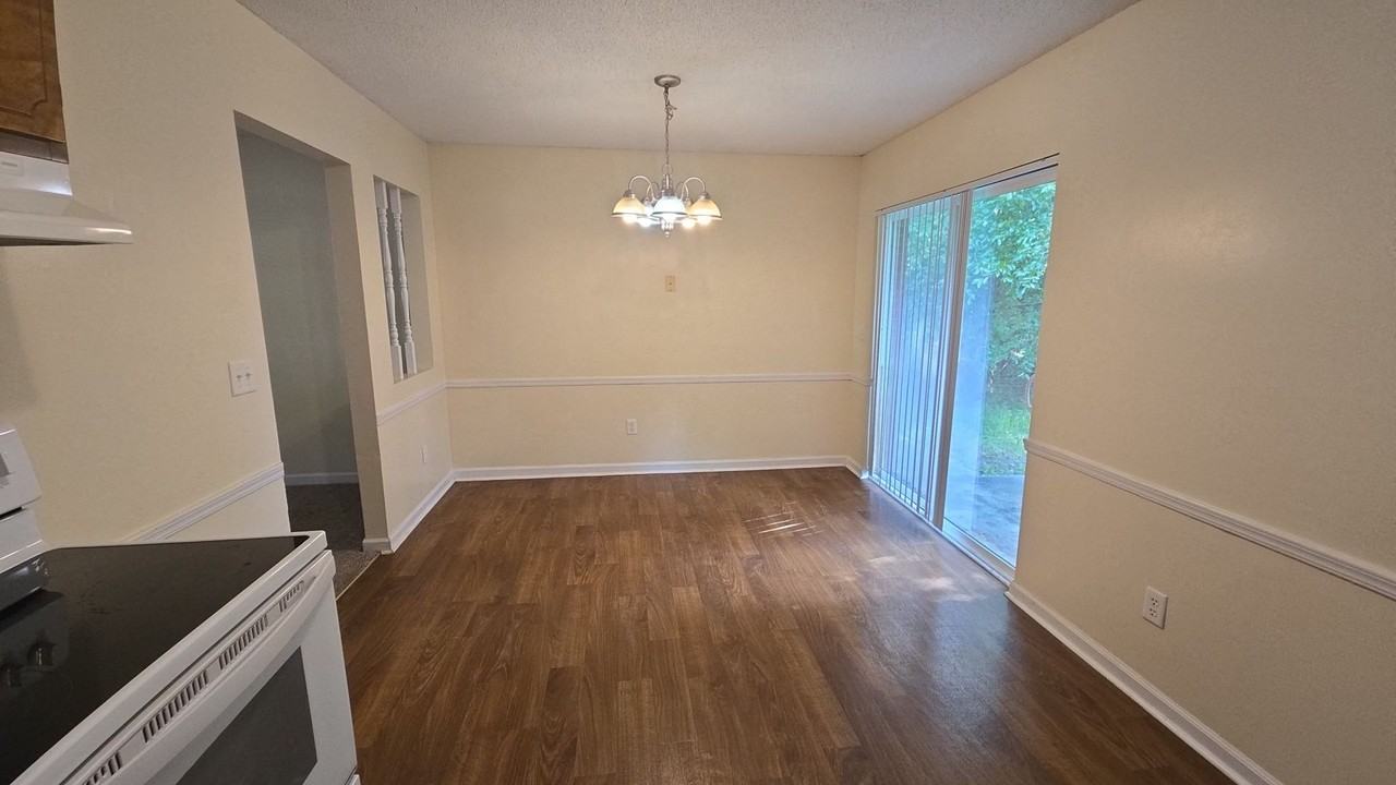 1097 Live Oak Dr - Photo 6 of 19