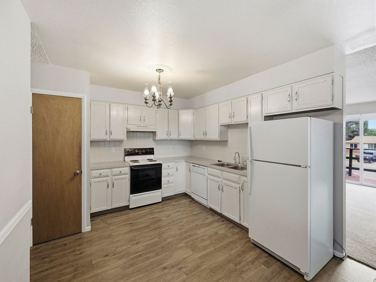 1428 W 25th St - Photo 5 of 19