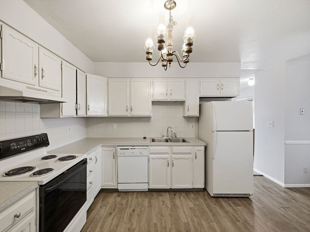 1428 W 25th St - Photo 6 of 19