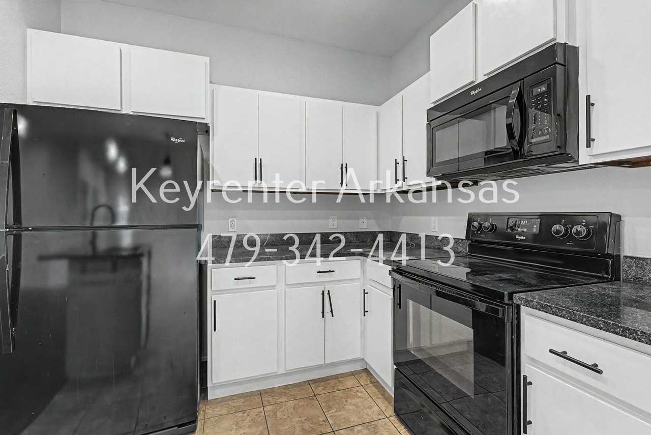 4435 W Pecan St - Photo 4 of 22