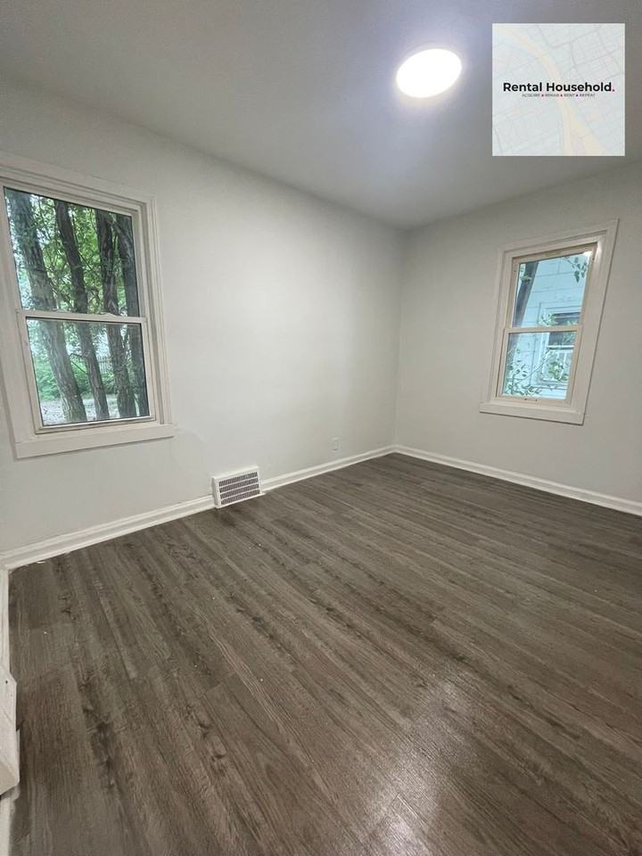 18601 Pembroke Ave - Photo 2 of 14