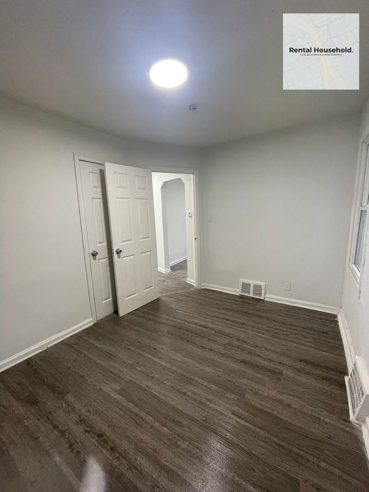 18601 Pembroke Ave - Photo 3 of 14