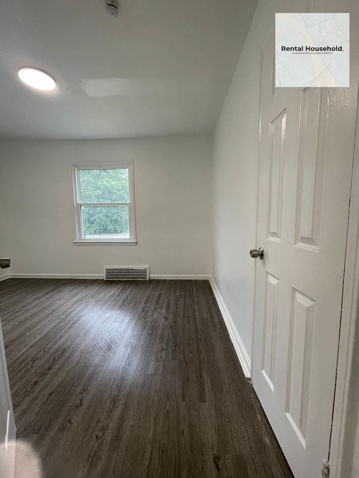 18601 Pembroke Ave - Photo 4 of 14