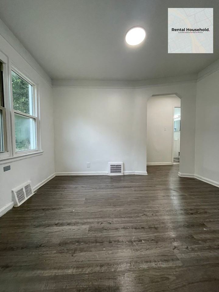 18601 Pembroke Ave - Photo 7 of 14