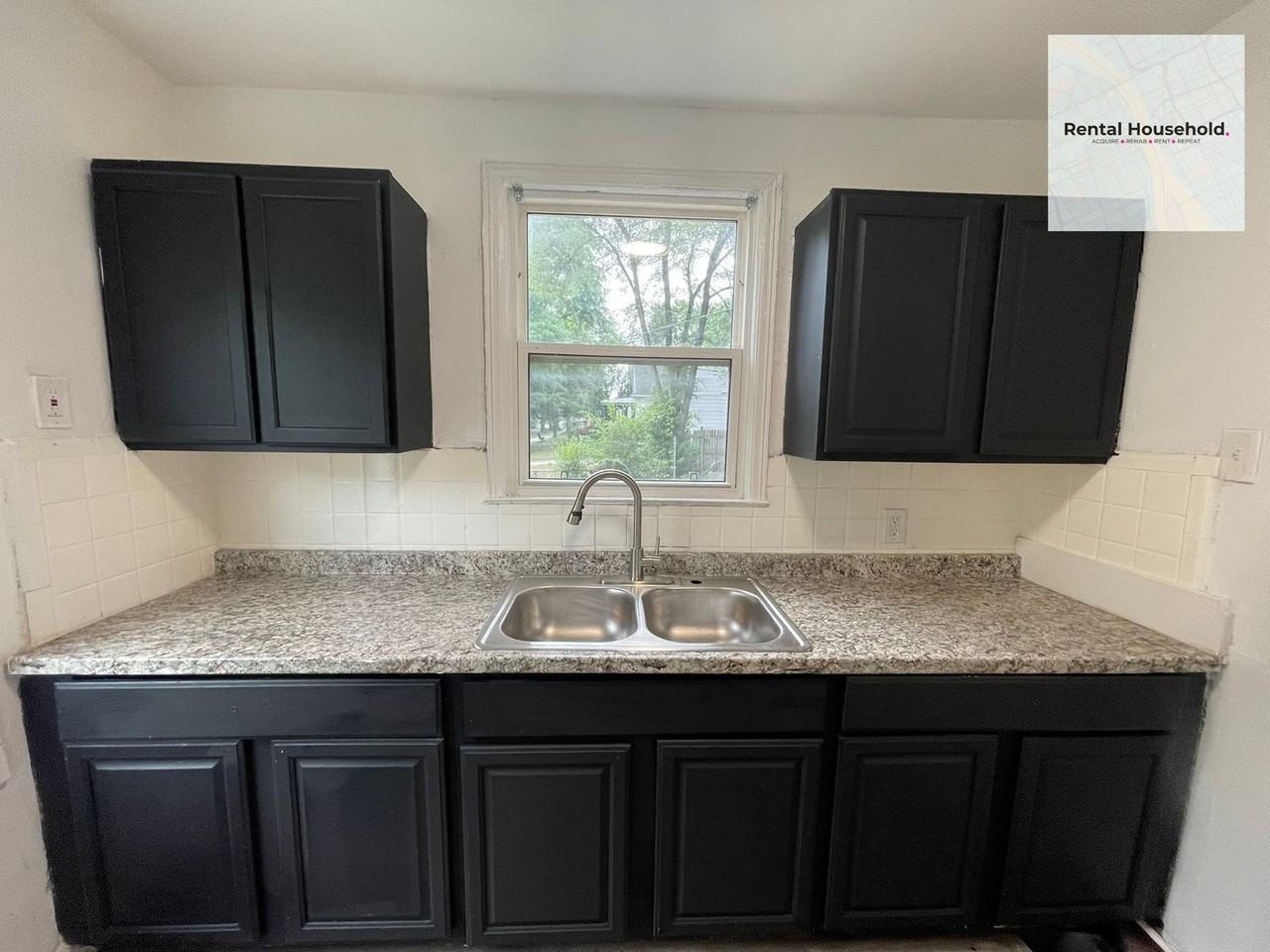 18601 Pembroke Ave - Photo 2 of 14