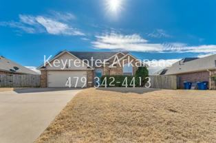 3105 Sw Waterleaf Ave - Photo 1 of 1