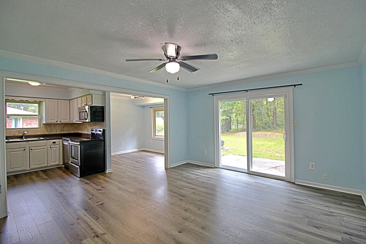 1062 Kelly Dr #1 - Photo 2 of 33