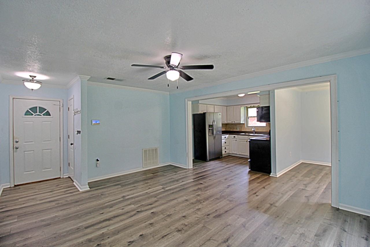 1062 Kelly Dr #1 - Photo 3 of 33