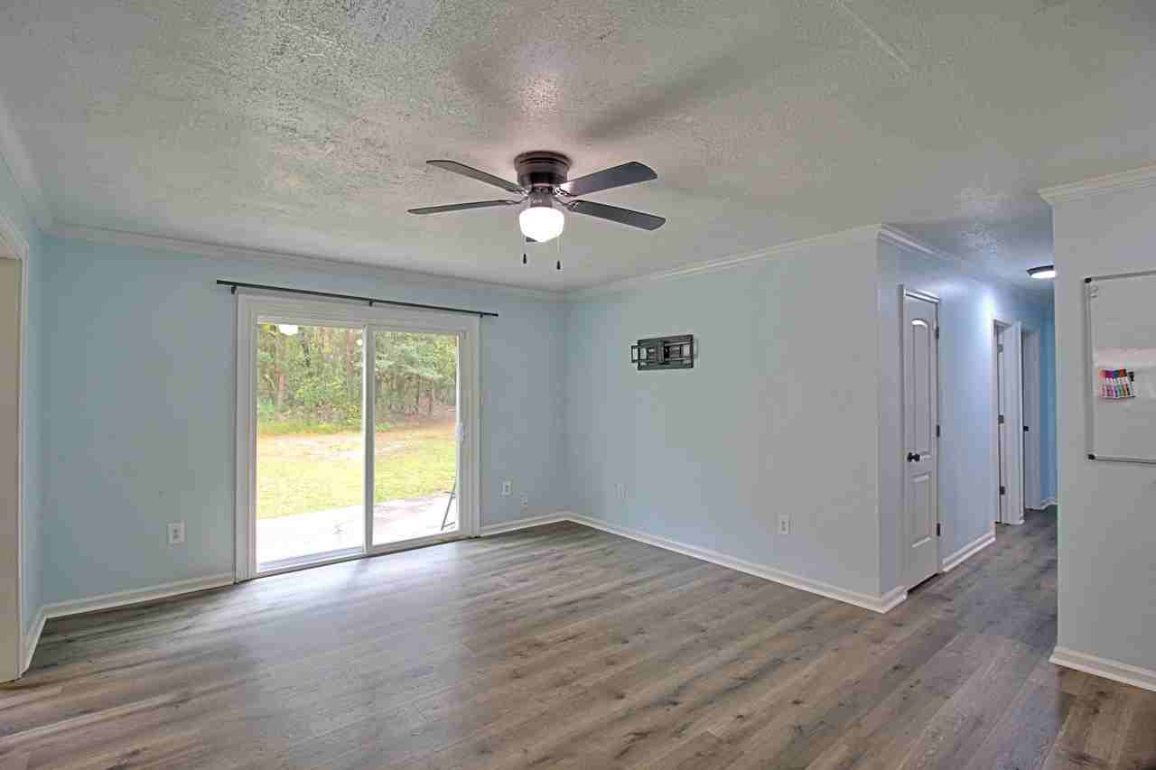 1062 Kelly Dr #1 - Photo 5 of 33