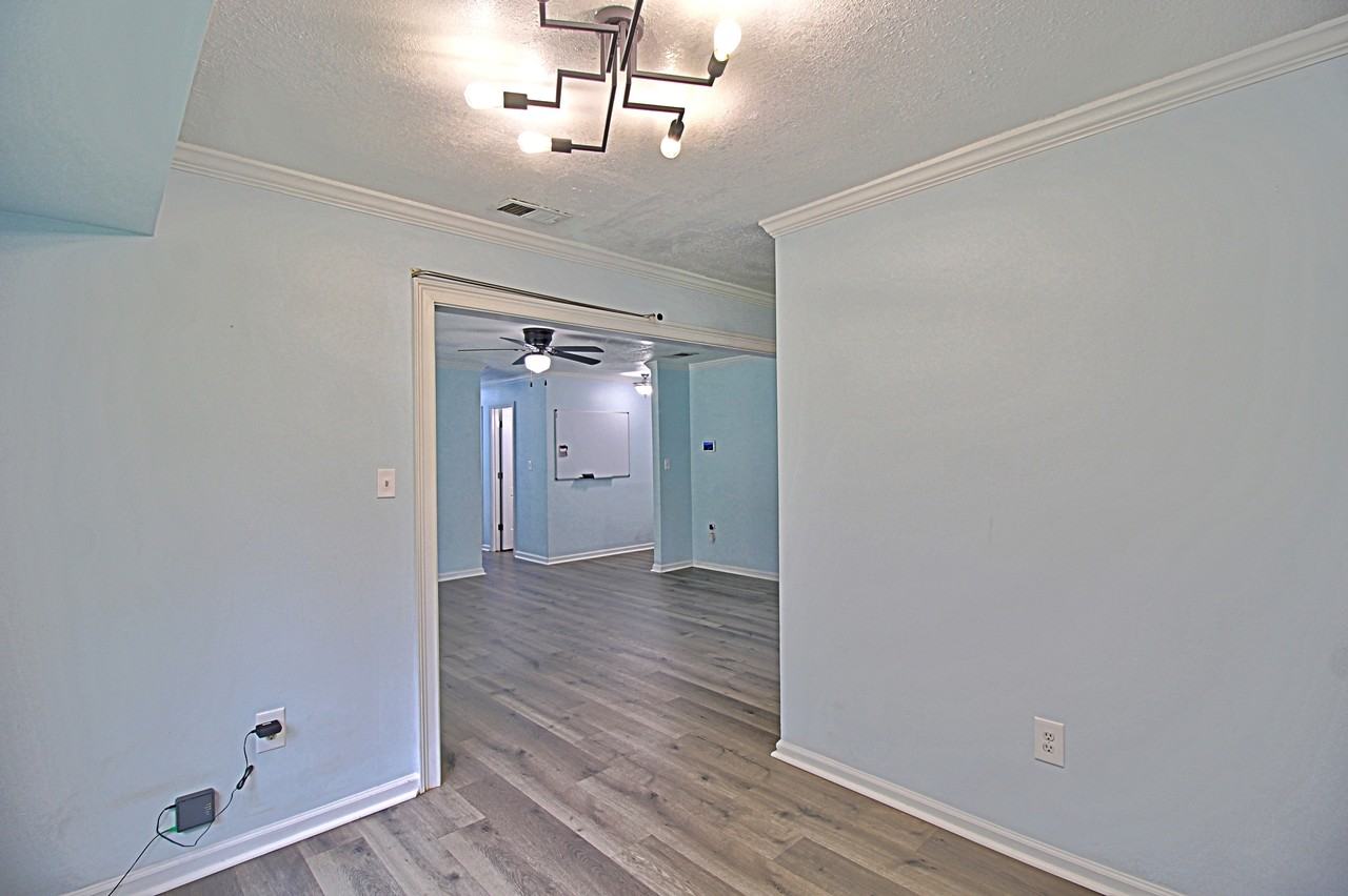 1062 Kelly Dr #1 - Photo 7 of 33