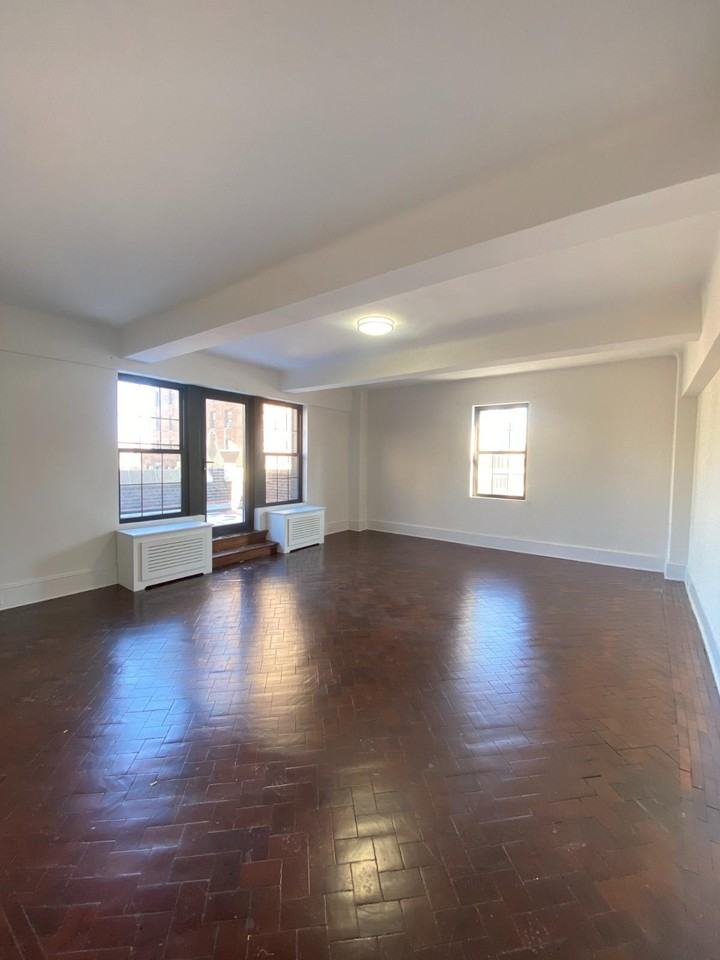 W 73rd St #7K - Photo 4 of 4