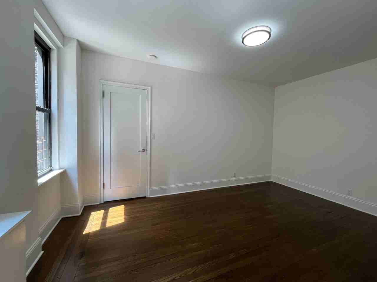 E 46th St #11K - Photo 2 of 8